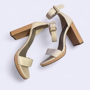 Worthington Cream and beige Pumps